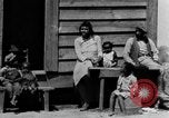 Standbild Afroamerikanische Familie im ländlichen Süden Calhoun Alabama USA, 1940, aus Sekunde 30 historischem Filmmaterial Videoclip 65675050042