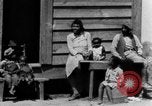 Standbild Afroamerikanische Familie im ländlichen Süden Calhoun Alabama USA, 1940, aus Sekunde 31 historischem Filmmaterial Videoclip 65675050042