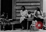 Standbild Afroamerikanische Familie im ländlichen Süden Calhoun Alabama USA, 1940, aus Sekunde 32 historischem Filmmaterial Videoclip 65675050042