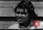 Standbild Afroamerikanische Familie im ländlichen Süden Calhoun Alabama USA, 1940, aus Sekunde 39 historischem Filmmaterial Videoclip 65675050042