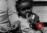 Standbild Afroamerikanische Familie im ländlichen Süden Calhoun Alabama USA, 1940, aus Sekunde 44 historischem Filmmaterial Videoclip 65675050042
