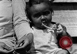 Standbild Afroamerikanische Familie im ländlichen Süden Calhoun Alabama USA, 1940, aus Sekunde 45 historischem Filmmaterial Videoclip 65675050042