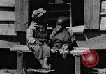 Standbild Afroamerikanische Familie im ländlichen Süden Calhoun Alabama USA, 1940, aus Sekunde 60 historischem Filmmaterial Videoclip 65675050042