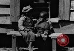 Standbild Afroamerikanische Familie im ländlichen Süden Calhoun Alabama USA, 1940, aus Sekunde 62 historischem Filmmaterial Videoclip 65675050042