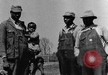 Standbild Afroamerikanische Städte Menschen im ländlichen Süden Calhoun Alabama USA, 1940, aus Sekunde 4 historischem Filmmaterial Videoclip 65675050044