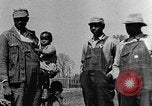 Standbild Afroamerikanische Städte Menschen im ländlichen Süden Calhoun Alabama USA, 1940, aus Sekunde 6 historischem Filmmaterial Videoclip 65675050044