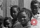 Standbild Afroamerikanische Schulkinder Calhoun Alabama USA, 1940, aus Sekunde 55 historischem Filmmaterial Videoclip 65675050045