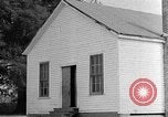 Standbild Afroamerikanische Kinder basteln Calhoun Alabama USA, 1940, aus Sekunde 4 historischem Filmmaterial Videoclip 65675050046