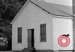 Standbild Afroamerikanische Kinder basteln Calhoun Alabama USA, 1940, aus Sekunde 6 historischem Filmmaterial Videoclip 65675050046