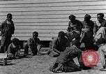 Standbild Afroamerikanische Kinder basteln Calhoun Alabama USA, 1940, aus Sekunde 14 historischem Filmmaterial Videoclip 65675050046