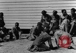Standbild Afroamerikanische Kinder basteln Calhoun Alabama USA, 1940, aus Sekunde 15 historischem Filmmaterial Videoclip 65675050046