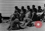 Standbild Afroamerikanische Kinder basteln Calhoun Alabama USA, 1940, aus Sekunde 17 historischem Filmmaterial Videoclip 65675050046