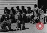 Standbild Afroamerikanische Kinder basteln Calhoun Alabama USA, 1940, aus Sekunde 19 historischem Filmmaterial Videoclip 65675050046