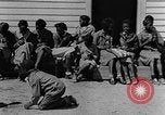 Standbild Afroamerikanische Kinder basteln Calhoun Alabama USA, 1940, aus Sekunde 21 historischem Filmmaterial Videoclip 65675050046