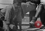 Standbild Afroamerikanische Kinder basteln Calhoun Alabama USA, 1940, aus Sekunde 34 historischem Filmmaterial Videoclip 65675050046