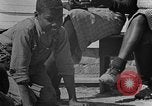 Standbild Afroamerikanische Kinder basteln Calhoun Alabama USA, 1940, aus Sekunde 37 historischem Filmmaterial Videoclip 65675050046