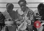 Standbild Afroamerikanische Kinder basteln Calhoun Alabama USA, 1940, aus Sekunde 46 historischem Filmmaterial Videoclip 65675050046