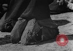 Standbild Afroamerikanische Kinder basteln Calhoun Alabama USA, 1940, aus Sekunde 51 historischem Filmmaterial Videoclip 65675050046