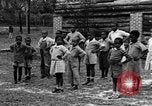 Standbild Afroamerikanische Kinder die Calisthenics machen Calhoun Alabama USA, 1940, aus Sekunde 8 historischem Filmmaterial Videoclip 65675050047