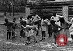 Standbild Afroamerikanische Kinder die Calisthenics machen Calhoun Alabama USA, 1940, aus Sekunde 11 historischem Filmmaterial Videoclip 65675050047