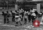 Standbild Afroamerikanische Kinder die Calisthenics machen Calhoun Alabama USA, 1940, aus Sekunde 12 historischem Filmmaterial Videoclip 65675050047
