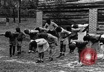 Standbild Afroamerikanische Kinder die Calisthenics machen Calhoun Alabama USA, 1940, aus Sekunde 15 historischem Filmmaterial Videoclip 65675050047