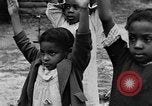 Standbild Afroamerikanische Kinder die Calisthenics machen Calhoun Alabama USA, 1940, aus Sekunde 17 historischem Filmmaterial Videoclip 65675050047