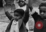 Standbild Afroamerikanische Kinder die Calisthenics machen Calhoun Alabama USA, 1940, aus Sekunde 19 historischem Filmmaterial Videoclip 65675050047