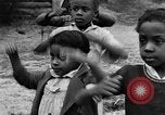 Standbild Afroamerikanische Kinder die Calisthenics machen Calhoun Alabama USA, 1940, aus Sekunde 21 historischem Filmmaterial Videoclip 65675050047