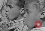 Standbild Afroamerikanische Kinderband Calhoun Alabama USA, 1940, aus Sekunde 15 historischem Filmmaterial Videoclip 65675050048