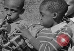 Standbild Afroamerikanische Kinderband Calhoun Alabama USA, 1940, aus Sekunde 21 historischem Filmmaterial Videoclip 65675050048