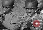 Standbild Afroamerikanische Kinderband Calhoun Alabama USA, 1940, aus Sekunde 28 historischem Filmmaterial Videoclip 65675050048