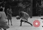 Standbild Afroamerikanische Kinder spielen Calhoun Alabama USA, 1940, aus Sekunde 12 historischem Filmmaterial Videoclip 65675050051