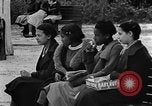 Standbild Afroamerikanische Kinder spielen Calhoun Alabama USA, 1940, aus Sekunde 24 historischem Filmmaterial Videoclip 65675050051