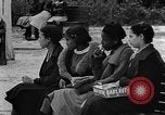 Standbild Afroamerikanische Kinder spielen Calhoun Alabama USA, 1940, aus Sekunde 26 historischem Filmmaterial Videoclip 65675050051