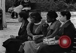 Standbild Afroamerikanische Kinder spielen Calhoun Alabama USA, 1940, aus Sekunde 27 historischem Filmmaterial Videoclip 65675050051
