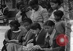 Standbild Afroamerikanische Kinder spielen Calhoun Alabama USA, 1940, aus Sekunde 42 historischem Filmmaterial Videoclip 65675050051