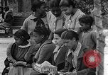 Standbild Afroamerikanische Kinder spielen Calhoun Alabama USA, 1940, aus Sekunde 45 historischem Filmmaterial Videoclip 65675050051