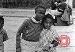 Standbild Afroamerikanische Kinder spielen Calhoun Alabama USA, 1940, aus Sekunde 48 historischem Filmmaterial Videoclip 65675050051