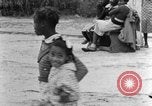 Standbild Afroamerikanische Kinder spielen Calhoun Alabama USA, 1940, aus Sekunde 52 historischem Filmmaterial Videoclip 65675050051