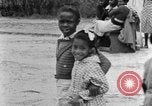 Standbild Afroamerikanische Kinder spielen Calhoun Alabama USA, 1940, aus Sekunde 53 historischem Filmmaterial Videoclip 65675050051