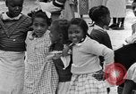 Standbild Afroamerikanische Kinder spielen Calhoun Alabama USA, 1940, aus Sekunde 57 historischem Filmmaterial Videoclip 65675050051