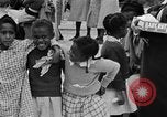 Standbild Afroamerikanische Kinder spielen Calhoun Alabama USA, 1940, aus Sekunde 61 historischem Filmmaterial Videoclip 65675050051