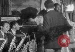 Standbild Afrikanische amerikanische Studenten Studium Tanz Calhoun Alabama USA, 1940, aus Sekunde 1 historischem Filmmaterial Videoclip 65675050057
