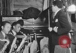 Standbild Afrikanische amerikanische Studenten Studium Tanz Calhoun Alabama USA, 1940, aus Sekunde 5 historischem Filmmaterial Videoclip 65675050057
