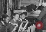 Standbild Afrikanische amerikanische Studenten Studium Tanz Calhoun Alabama USA, 1940, aus Sekunde 8 historischem Filmmaterial Videoclip 65675050057