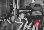 Standbild Afrikanische amerikanische Studenten Studium Tanz Calhoun Alabama USA, 1940, aus Sekunde 9 historischem Filmmaterial Videoclip 65675050057