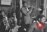 Standbild Afrikanische amerikanische Studenten Studium Tanz Calhoun Alabama USA, 1940, aus Sekunde 14 historischem Filmmaterial Videoclip 65675050057