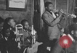 Standbild Afrikanische amerikanische Studenten Studium Tanz Calhoun Alabama USA, 1940, aus Sekunde 15 historischem Filmmaterial Videoclip 65675050057