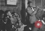 Standbild Afrikanische amerikanische Studenten Studium Tanz Calhoun Alabama USA, 1940, aus Sekunde 16 historischem Filmmaterial Videoclip 65675050057